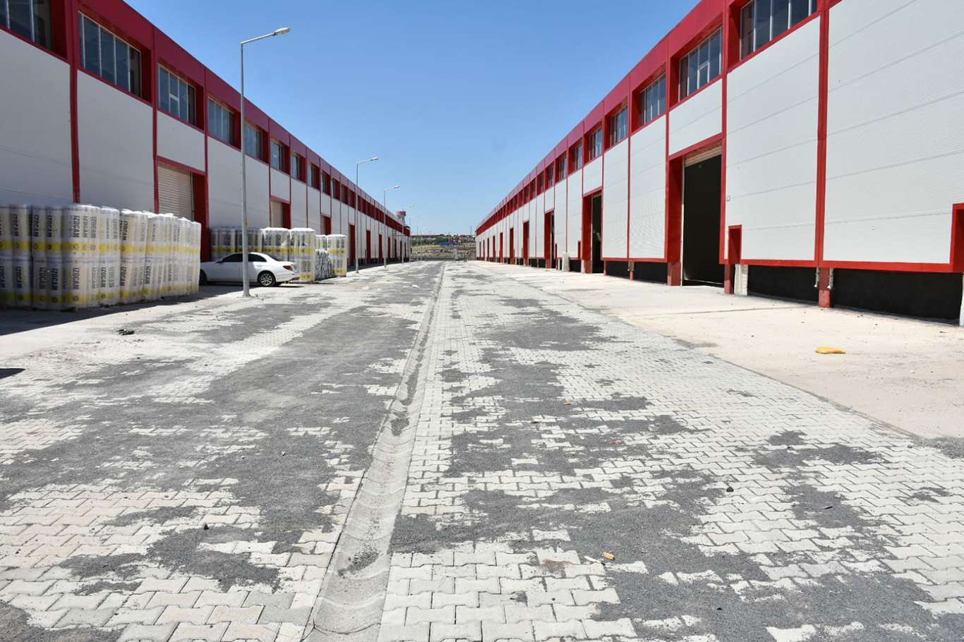 Mega Sanayi Sitesi'nde yol çalışmaları tamamlandı Mega Sanayi Sitesi'nde yol çalışmaları tamamlandı